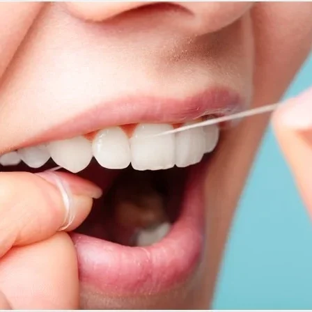 نقش نخ دندان در حفظ سلامت دهان و دندان