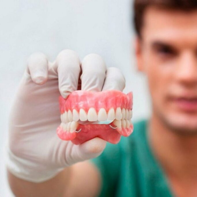 پروتز دندانی چیست؟