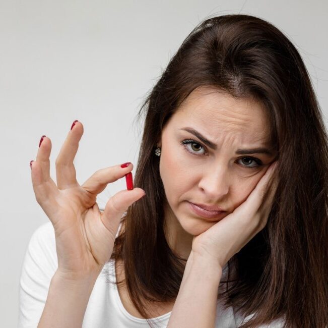 مصرف خودسرانه آنتی بیوتیک و مسکن برای دندان درد چه خطراتی دارد؟